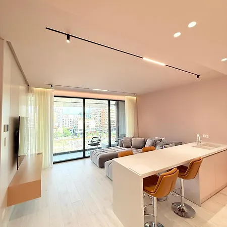 Luxury In The Vertical Forest Building ティラナ