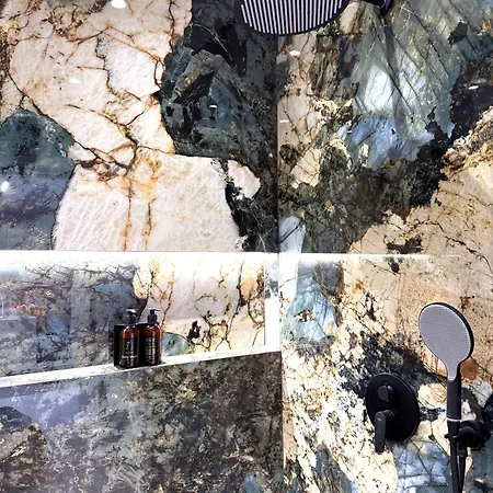 Luxury In The Vertical Forest Building アパート