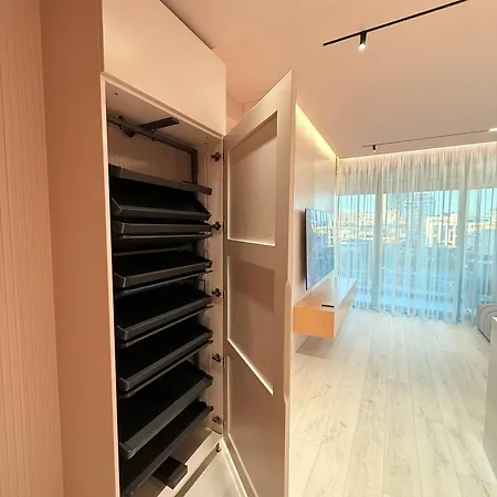 Luxury In The Vertical Forest Building アパート