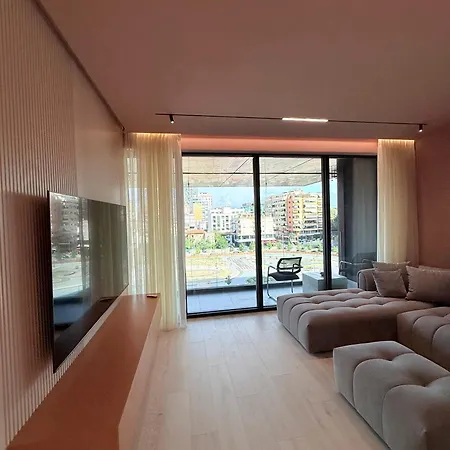 Luxury In The Vertical Forest Building ティラナ