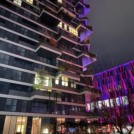 Luxury In The Vertical Forest Building アパート ティラナ