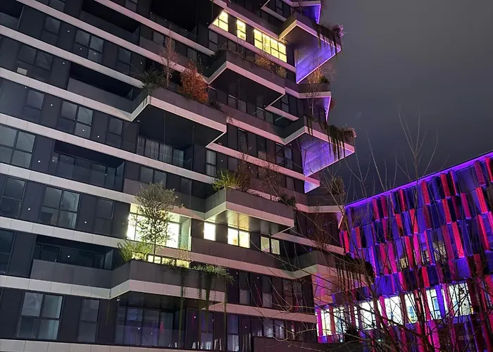 Luxury In The Vertical Forest Building Appartamento Tirana