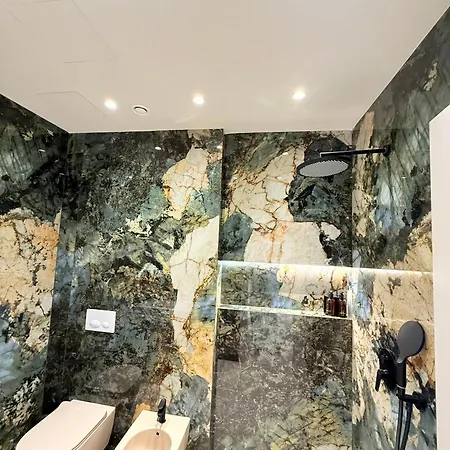 公寓 Luxury In The Vertical Forest Building 地拉那