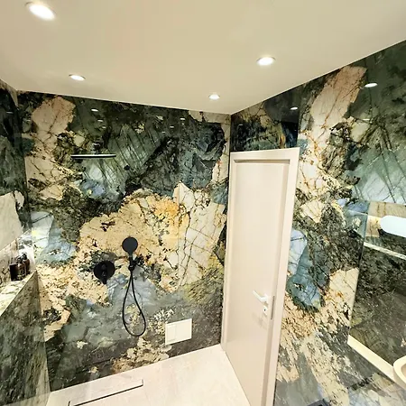 Luxury In The Vertical Forest Building * Tiran