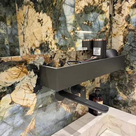 公寓 Luxury In The Vertical Forest Building 地拉那