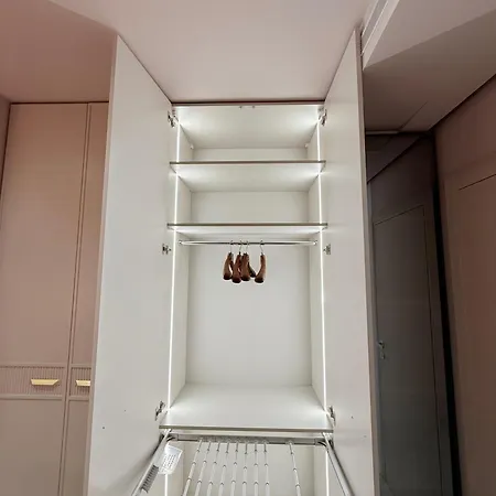 Luxury In The Vertical Forest Building * 地拉那