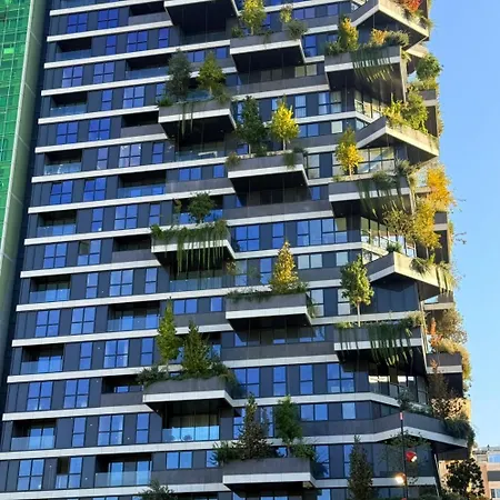 Luxury In The Vertical Forest Building 公寓