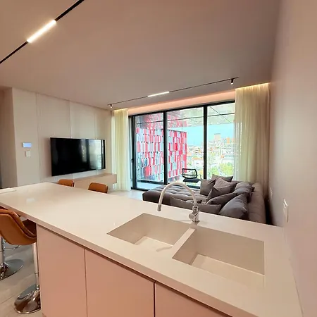 公寓 Luxury In The Vertical Forest Building 地拉那