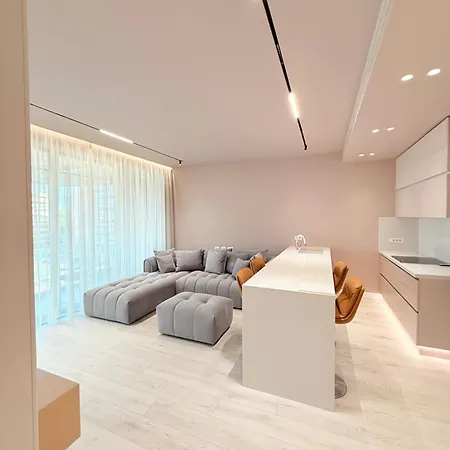 Luxury In The Vertical Forest Building 地拉那