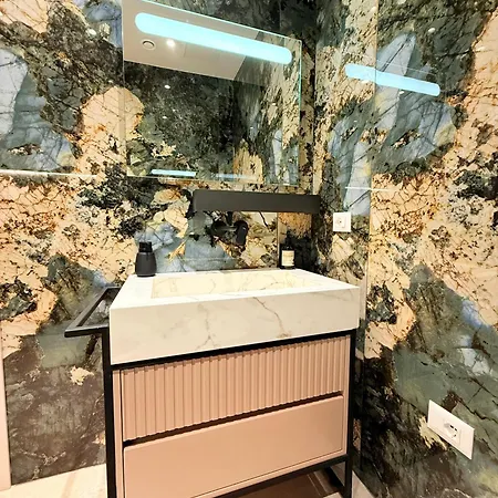 Luxury In The Vertical Forest Building 公寓